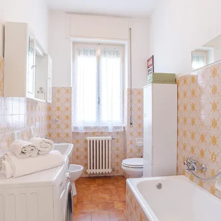 Bright & Cosy With Balcony Apartment Barni