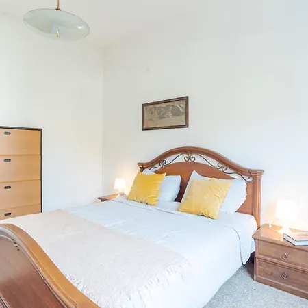 Bright & Cosy With Balcony Apartment *