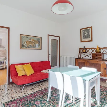 Apartment Bright & Cosy With Balcony Barni