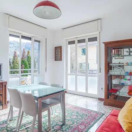Bright & Cosy With Balcony Apartment