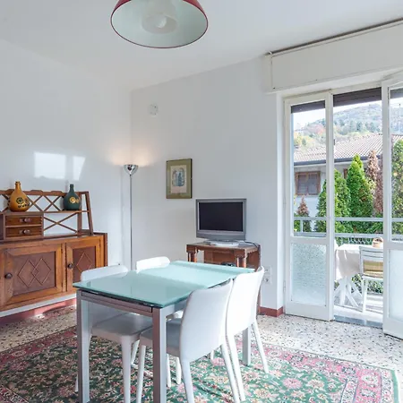 Bright & Cosy With Balcony Apartment *