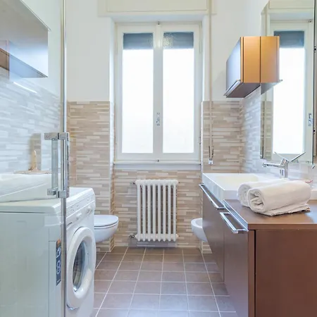 Bright & Cosy With Balcony Apartment